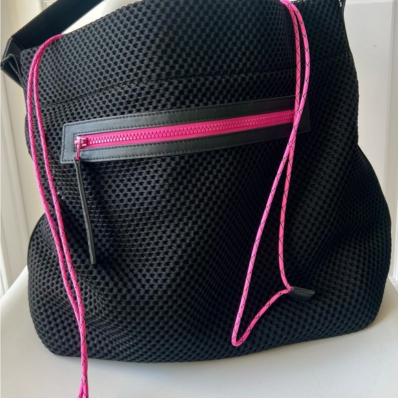 Transience Swing Bag - Black Mesh - Picture 4 of 10